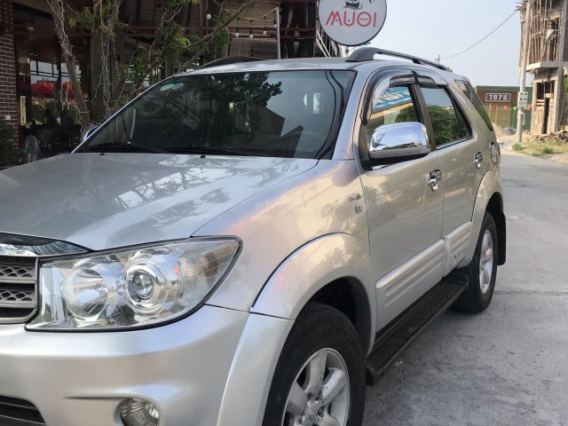 Bán xe Toyota Fortuner đăng ký lần đầu 2009, màu bạc mới 95% giá 563 triệu đồng0