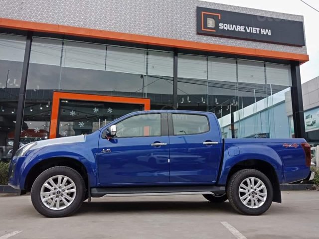 Cần bán xe Isuzu Pick up 1.9 2018, màu xanh coban xe nhập khẩu, khuyến mại nắp thùng0