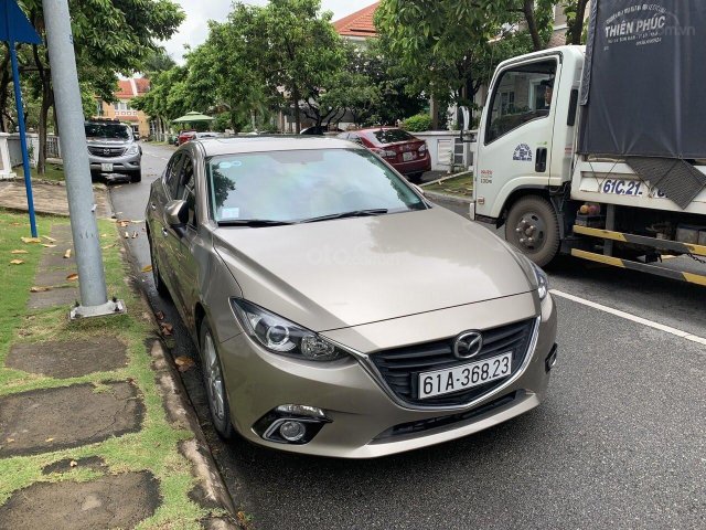 Bán Mazda 3 1.5 sedan năm sản xuất 2017, màu vàng