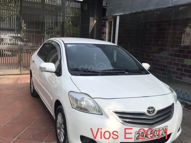 Cần bán xe Toyota Vios đăng ký 2011, màu trắng ít sử dụng giá 265 triệu đồng