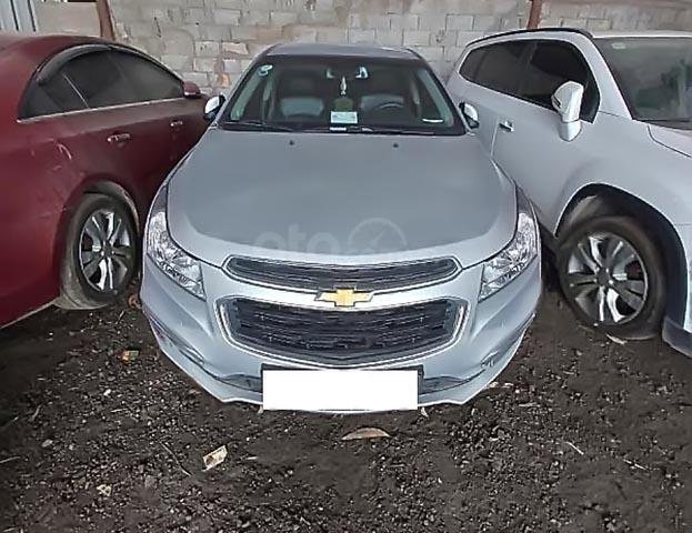 Bán Chevrolet Cruze LT 1.6L năm sản xuất 2017, màu bạc0