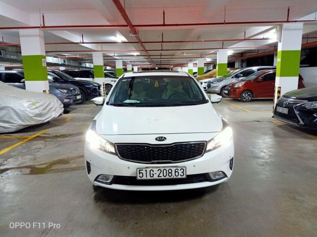 Bán Kia Cerato đời 2016, màu trắng, số tự động0