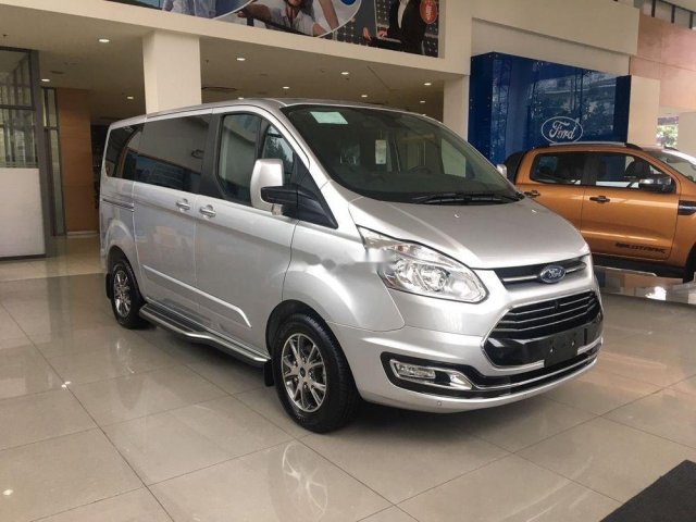 Bán xe Ford Tourneo 2019, màu bạc, giá tốt