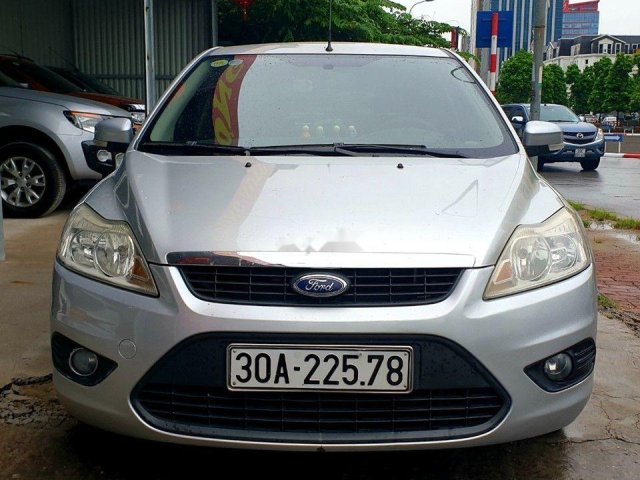 Bán Ford Focus đời 2010, màu bạc, chính chủ 