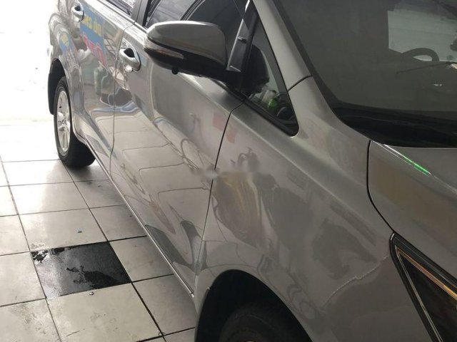 Bán xe Toyota Innova sản xuất năm 2018, màu bạc