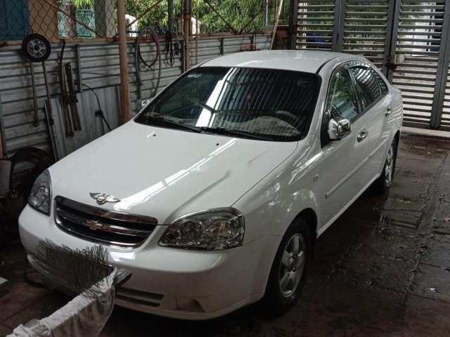 Bán xe Chevrolet Lacetti sản xuất năm 2013, màu trắng còn mới0