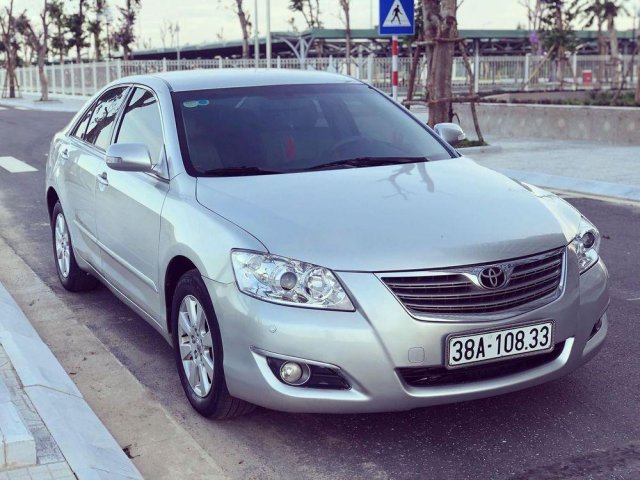 Cần bán Toyota Camry đời 2007, màu bạc, giá chỉ 425 triệu0