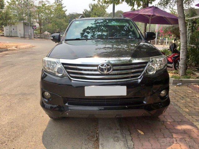 Cần bán xe Fortuner 2013, số tự động, máy xăng, màu xám chì0