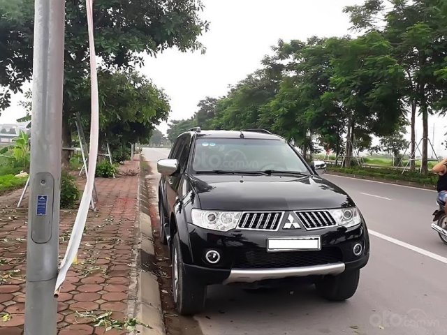 Cần bán gấp Mitsubishi Pajero Sport sản xuất 2011, màu đen 