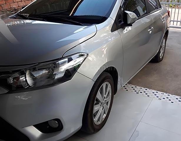 Cần bán gấp Toyota Vios 1.5E 2017, màu bạc, giá 420tr0