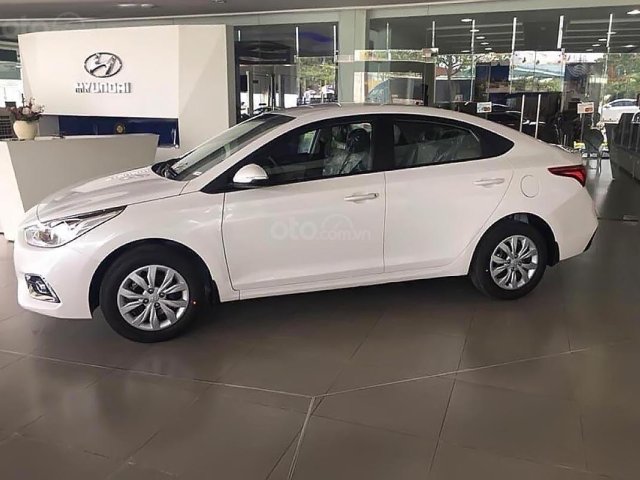 Cần bán xe Hyundai Accent 1.4 AT năm sản xuất 2019, màu trắng 0