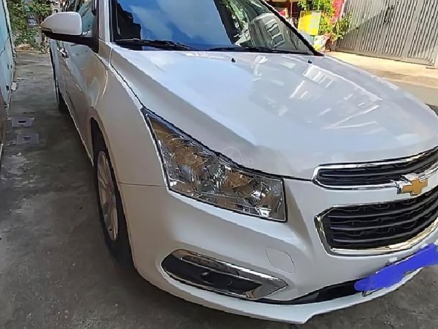 Bán ô tô Chevrolet Cruze LT 1.6 MT đời 2016, màu trắng  