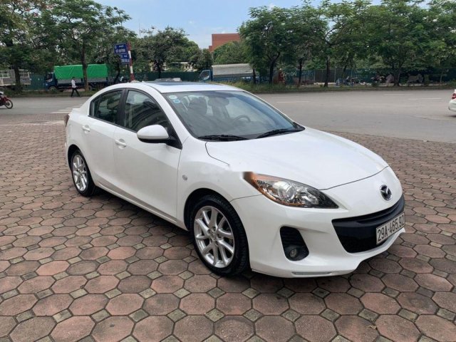 Cần bán Mazda 3 sản xuất 2011, màu trắng, nhập khẩu0