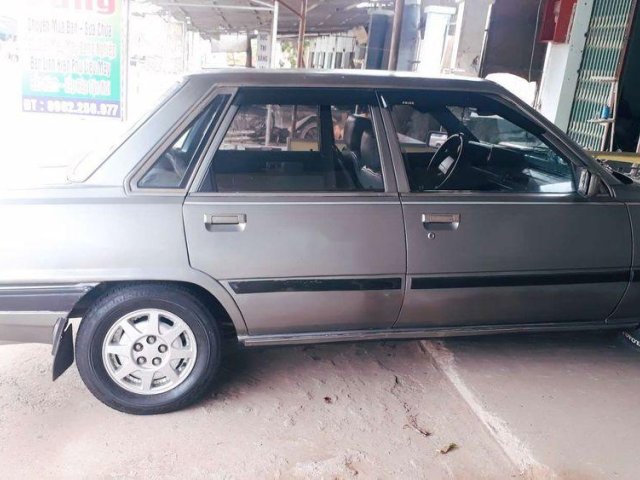 Bán xe cũ Toyota Camry năm 1983, màu bạc