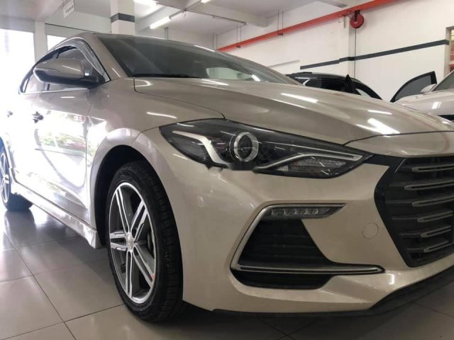 Bán Hyundai Elantra năm 2018, 635tr