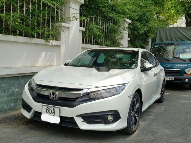 Cần bán xe Honda Civic đời 2017, màu trắng0