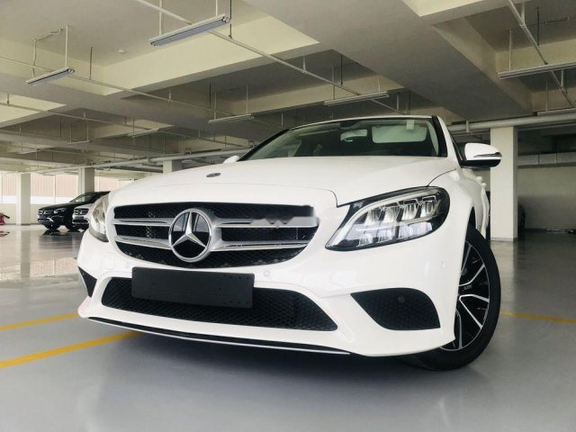 Cần bán Mercedes C200 sản xuất 2019, xe nhập0