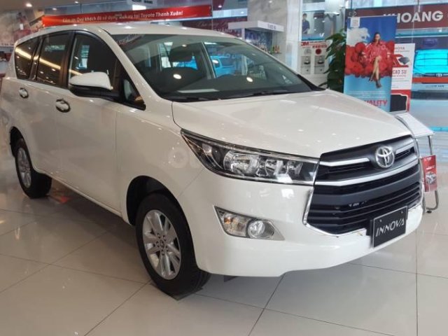 Bán xe Toyota Innova 2.0E MT 2019 xe giao ngay, ưu đãi sốc: Giảm tiền mặt hơn 100tr, BHVC, PK chính hãng, LH 09411155850