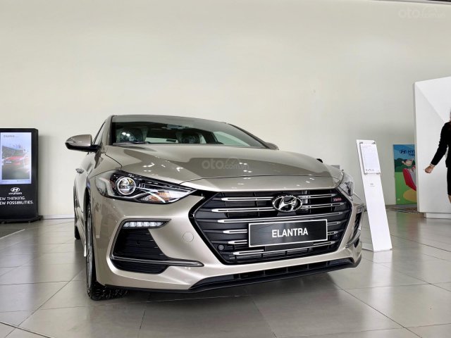 Xe Hyundai Elantra 1.6Sport màu vàng be, gía cực mềm, tặng bộ phụ kiện cao cấp, gọi ngay 0977 139 3120