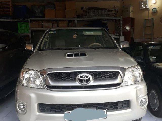 Cần bán Toyota Hilux đời 2009, màu bạc, nhập khẩu  