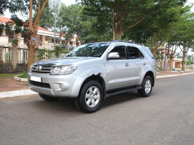 Bán Toyota Fortuner năm 2009, màu bạc, xe gia đình 0