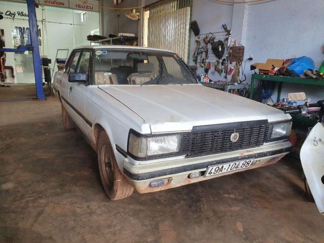 Bán Toyota Crown đời 1990, màu trắng, xe nhập