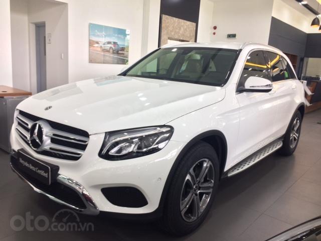 Bán Mercedes Benz GLC200 đăng ký 2019, màu trắng, nội thất beige 179km