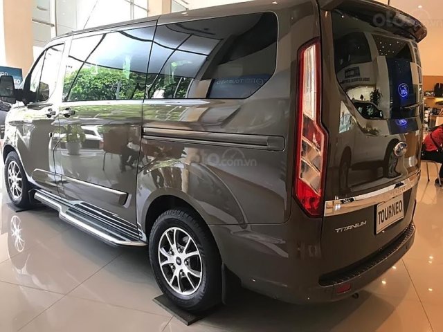 Bán Ford Tourneo Titanium 2.0 AT đời 2019, màu nâu