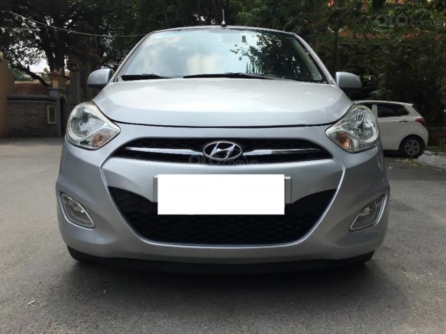 Gia đình bán Hyundai Grand i10 1.1 MT SX 2013, màu bạc, nhập khẩu