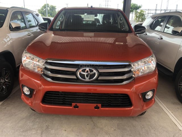 Tưng bừng giảm giá cuối năm chiếc xe Toyota Hilux đời 2019 - Xe có sẵn, giao nhanh toàn quốc0