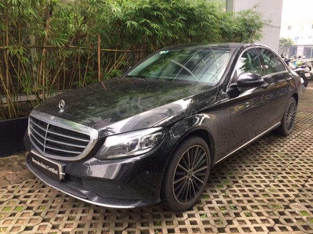 Bán Mercedes-benz C200 Exclusive đời 2019, màu đen, đi 3.800km, xe cũ chính hãng0