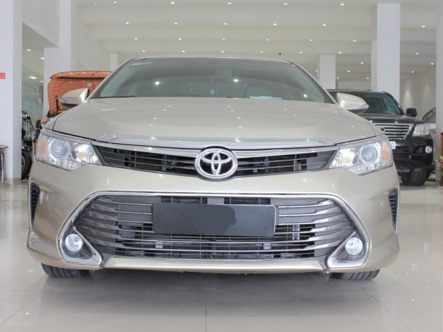 Cần bán xe Toyota Camry 2.5Q sản xuất năm 2016, màu vàng, biển SG, giá tốt