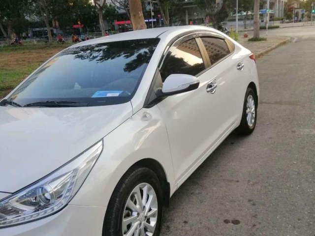 Bán Hyundai Accent đời 2018, màu trắng 