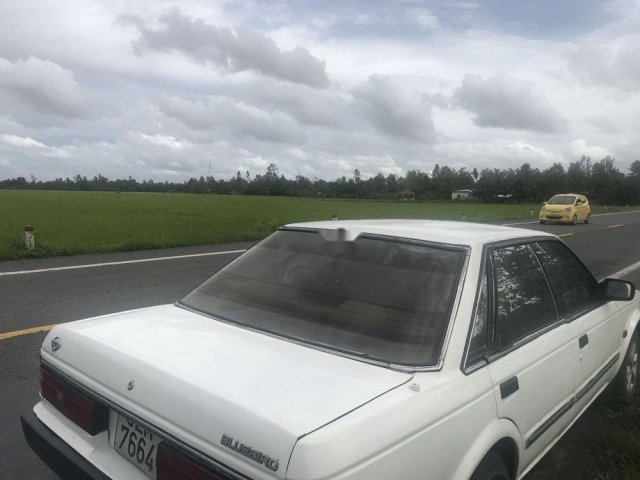 Cần bán gấp Nissan Bluebird sản xuất 1986, màu trắng