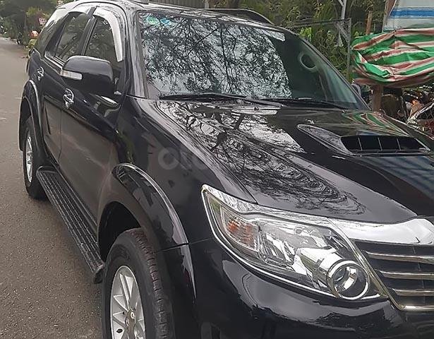 Cần bán gấp Toyota Fortuner đời 2015, màu đen