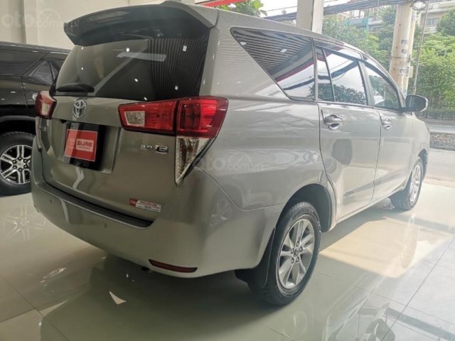 Cần bán gấp Toyota Innova 2.0E năm 2017, màu bạc số sàn, giá chỉ 690 triệu