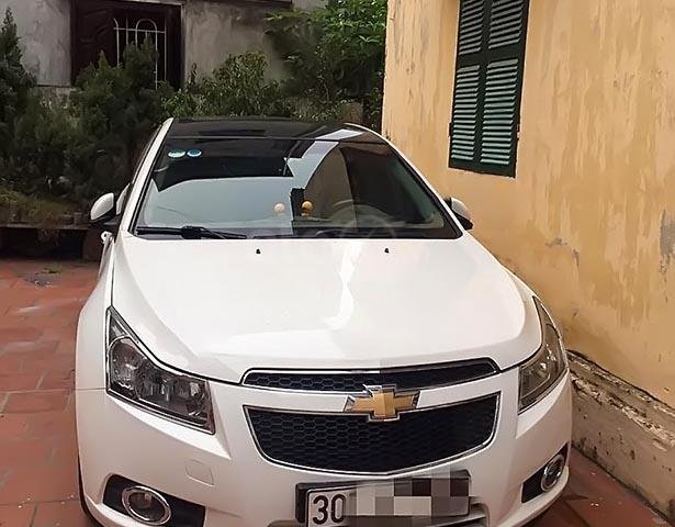 Bán Chevrolet Cruze đời 2015, màu trắng, xe gia đình 