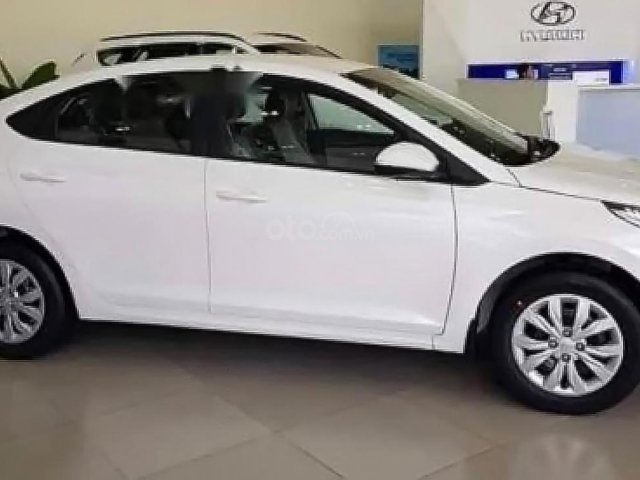 Cần bán Hyundai Accent 1.4 MT Base đời 2019, màu trắng, giá chỉ 425 triệu