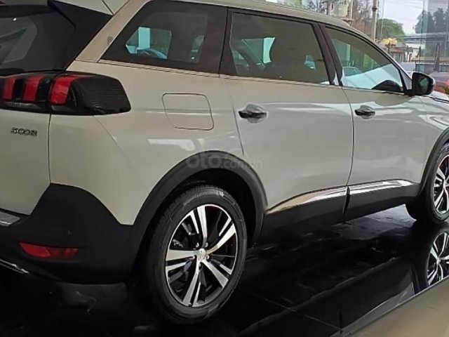 Bán xe Peugeot 5008 1.6 AT đời 2019, màu trắng