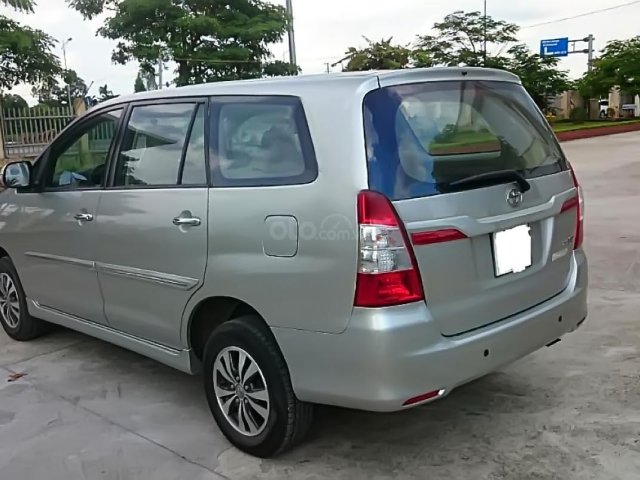 Cần bán Toyota Innova 2.0E 2016, màu bạc