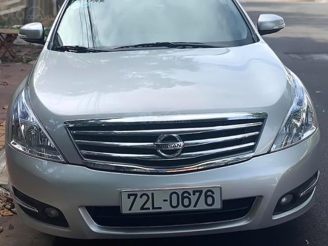 Cần bán lại xe Nissan Teana 2.0 AT sản xuất năm 2010, màu bạc, xe nhập, giá tốt0