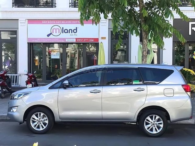 Bán Toyota Innova 2.0E đời 2017, màu bạc giá cạnh tranh