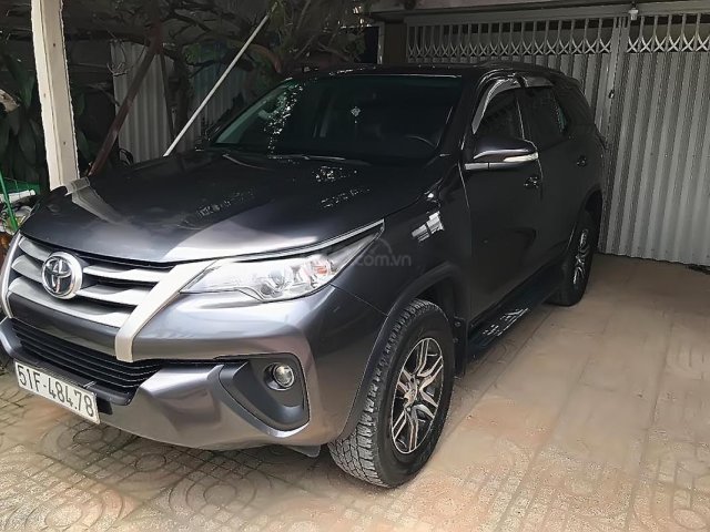 Cần bán gấp Toyota Fortuner sản xuất năm 2017, màu xám, nhập khẩu nguyên chiếc xe gia đình