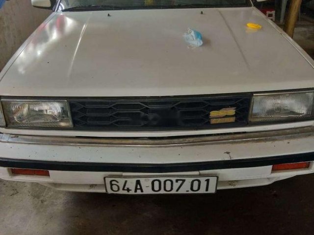 Cần bán lại xe Nissan Bluebird 1986, màu trắng