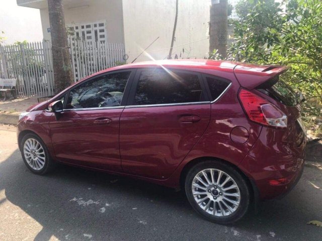 Bán ô tô Ford Fiesta đời 2018, màu đỏ