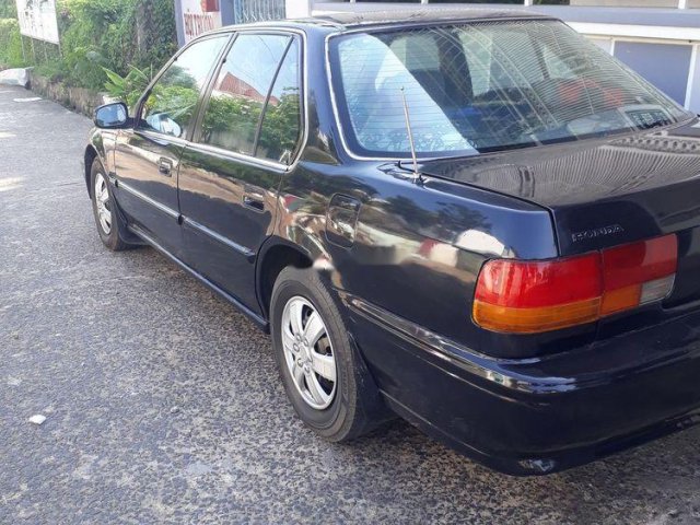 Cần bán gấp Honda Accord năm sản xuất 1992, màu xanh lam0