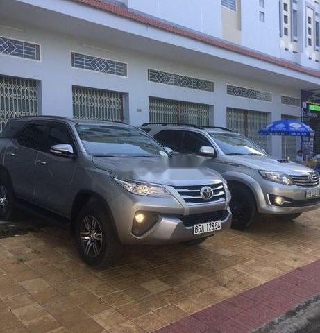 Bán Toyota Fortuner sản xuất năm 2017, màu bạc, nhập khẩu 