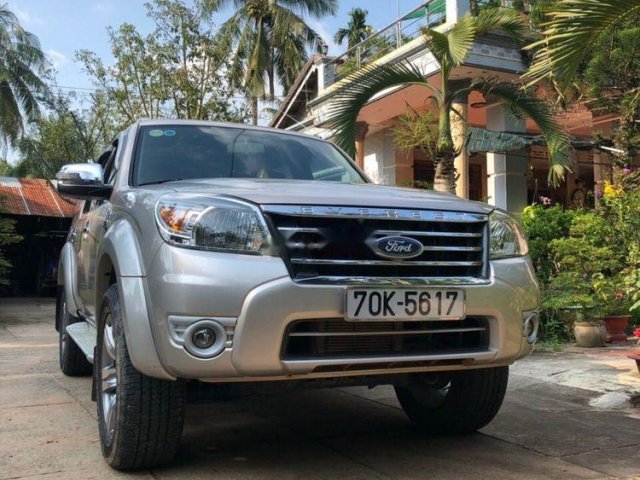 Cần bán gấp Ford Everest năm sản xuất 2010, nhập khẩu số sàn, 490 triệu