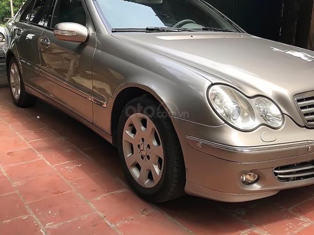 Cần bán lại xe Mercedes đời 2006 giá cạnh tranh0