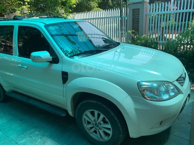 Cần bán Ford Escape AT sản xuất năm 2011, màu trắng0